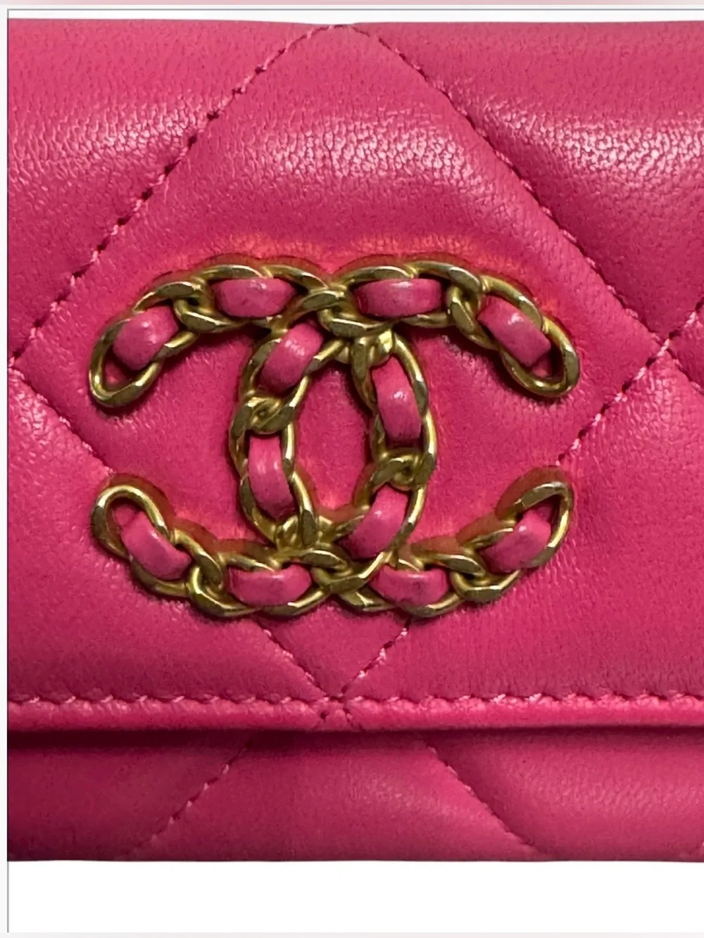 CHANEL 19 Quilted Chain-Logo Wallet cardholder